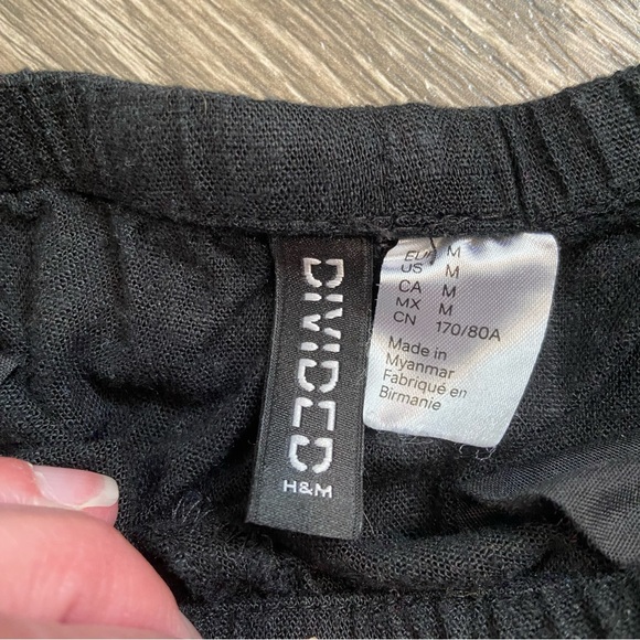 H&M Divided black linen blend pull on shorts size M - Picture 2 of 6